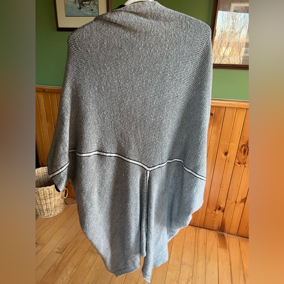 Reversible Lululemon Wrap Cardigan - Picture 4 of 4